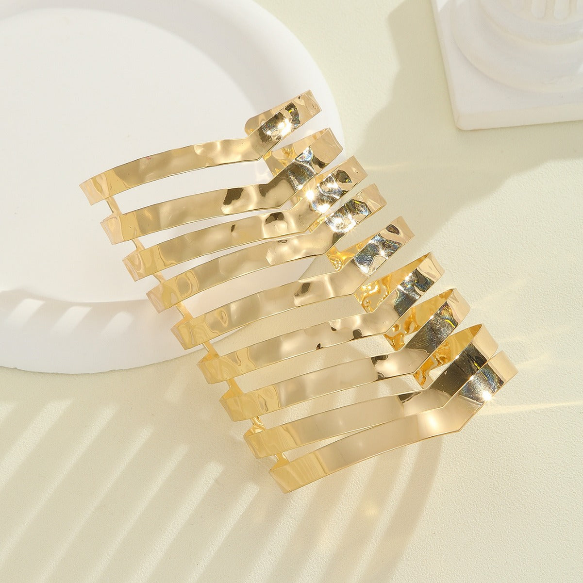Women's hair accessories with shiny, curved elements Fashion Glam