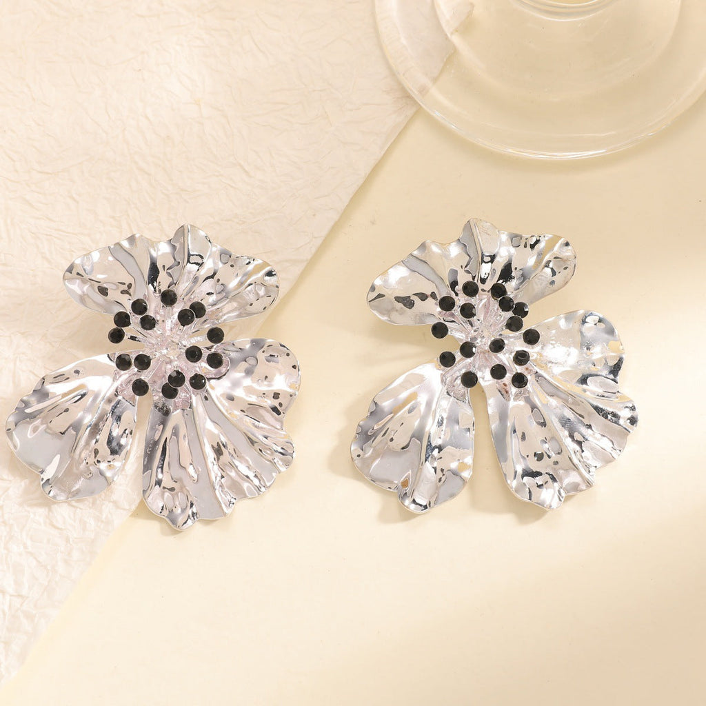 Women’s metal flower earrings with sparkling red accents Fashion Glam