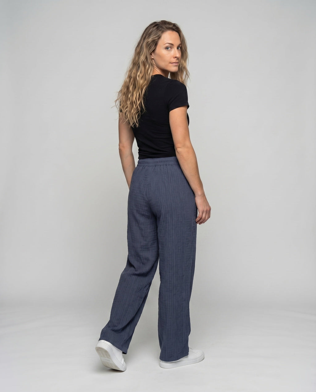 Product 15583593890122 - back_view