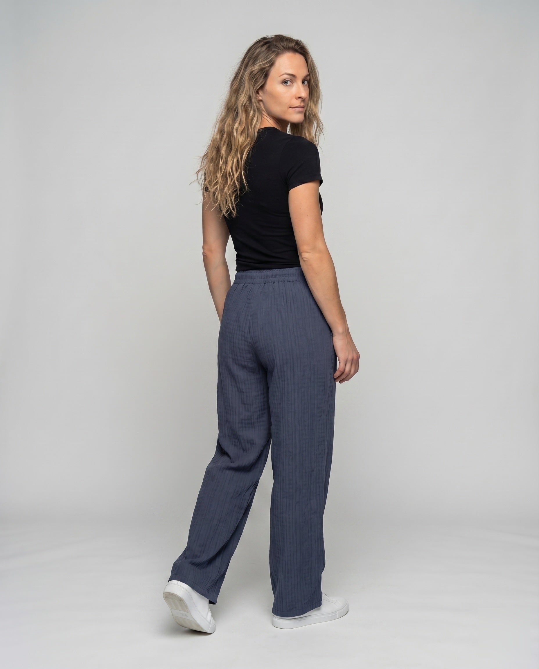 Product 15583593890122 - back_view