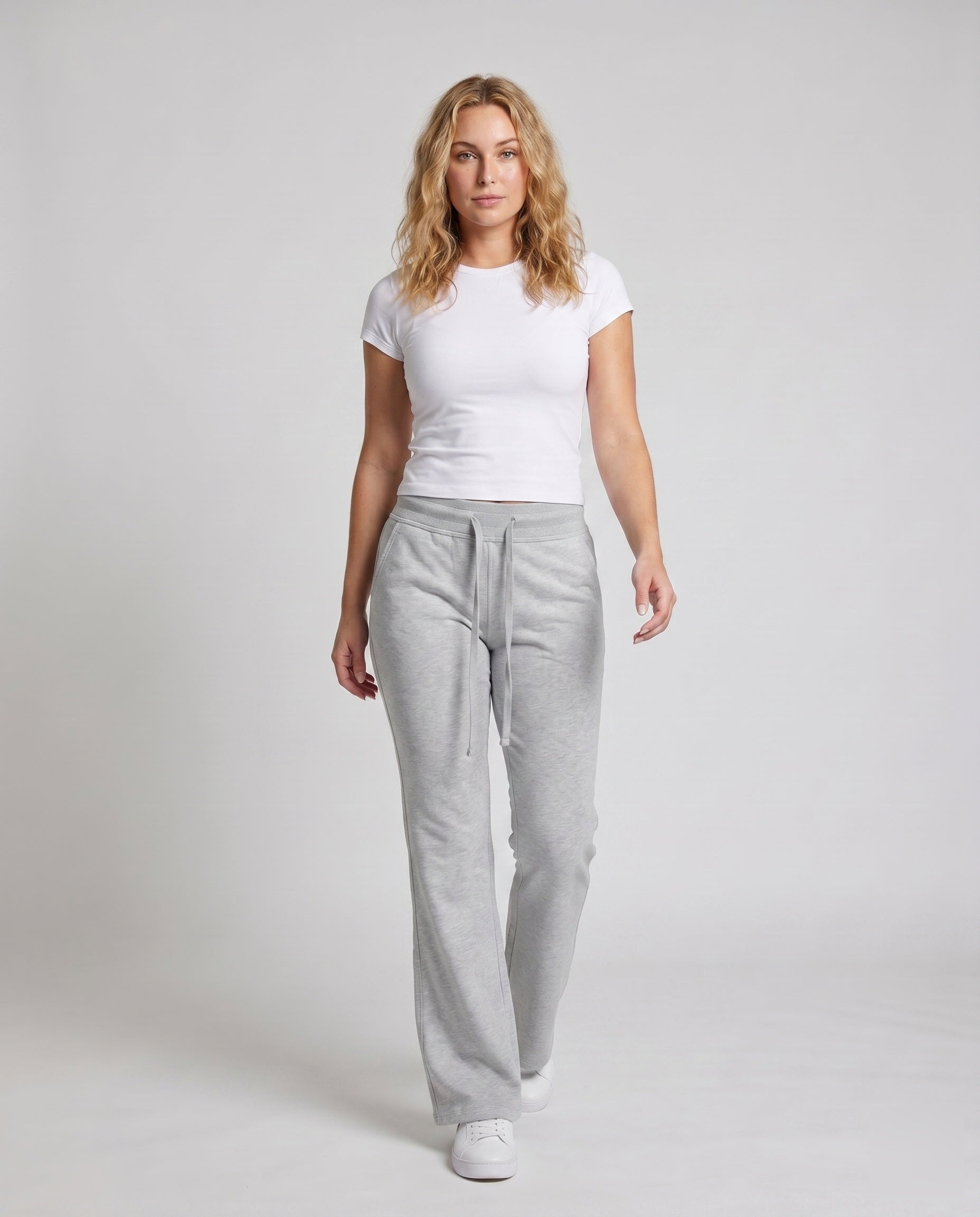 Women's comfortable sweatpants with a high comfort waistband, drawstring and side pockets