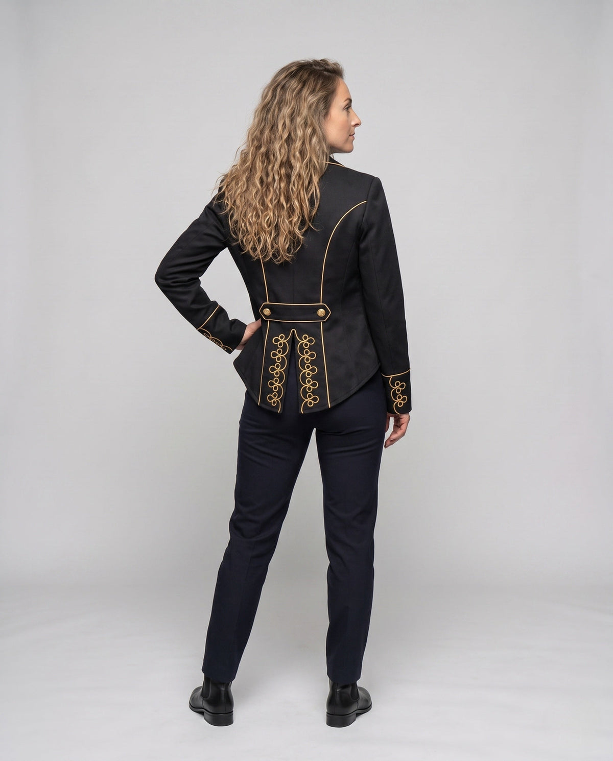 Women's historical tailcoat with intricate decorations Fashion Glam