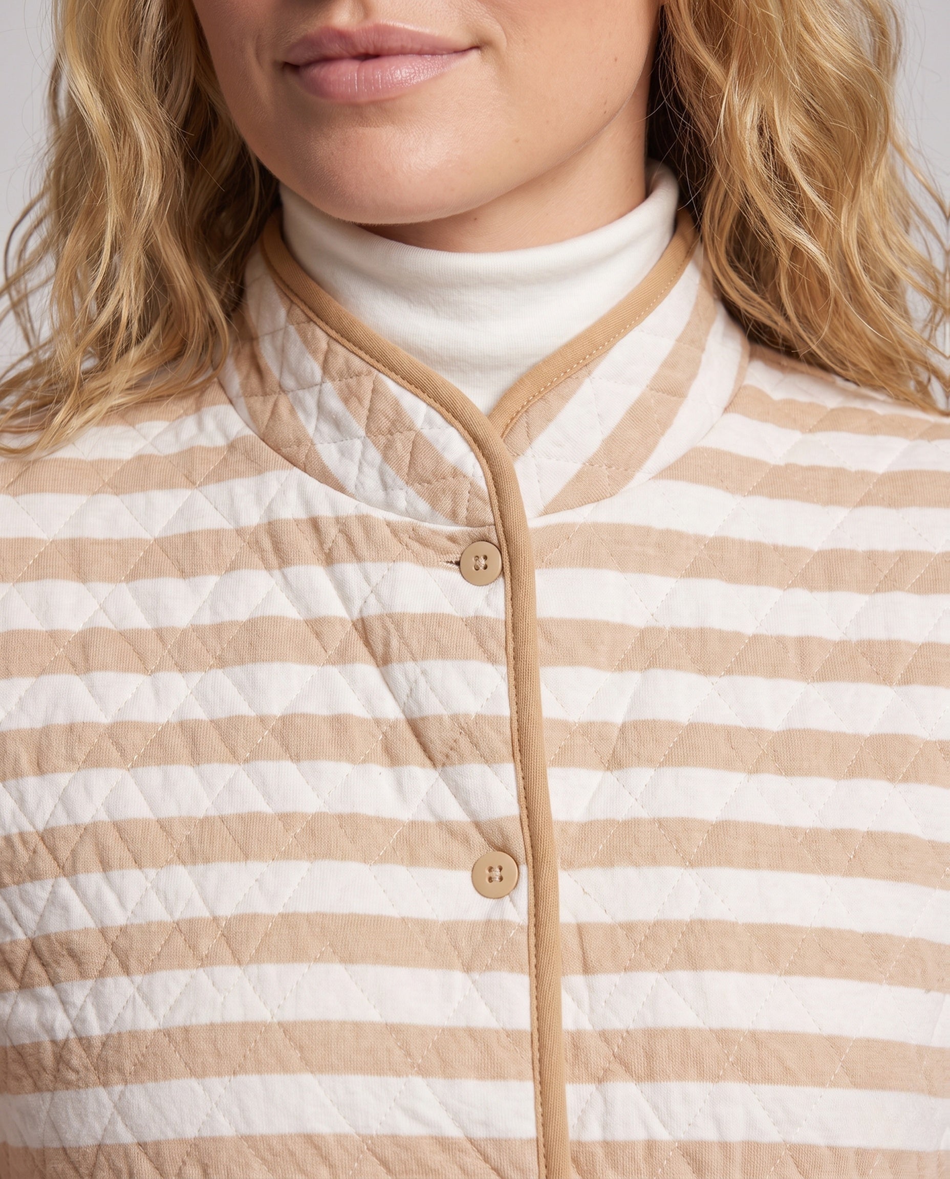 Product 15973082136906 - close_up_detail