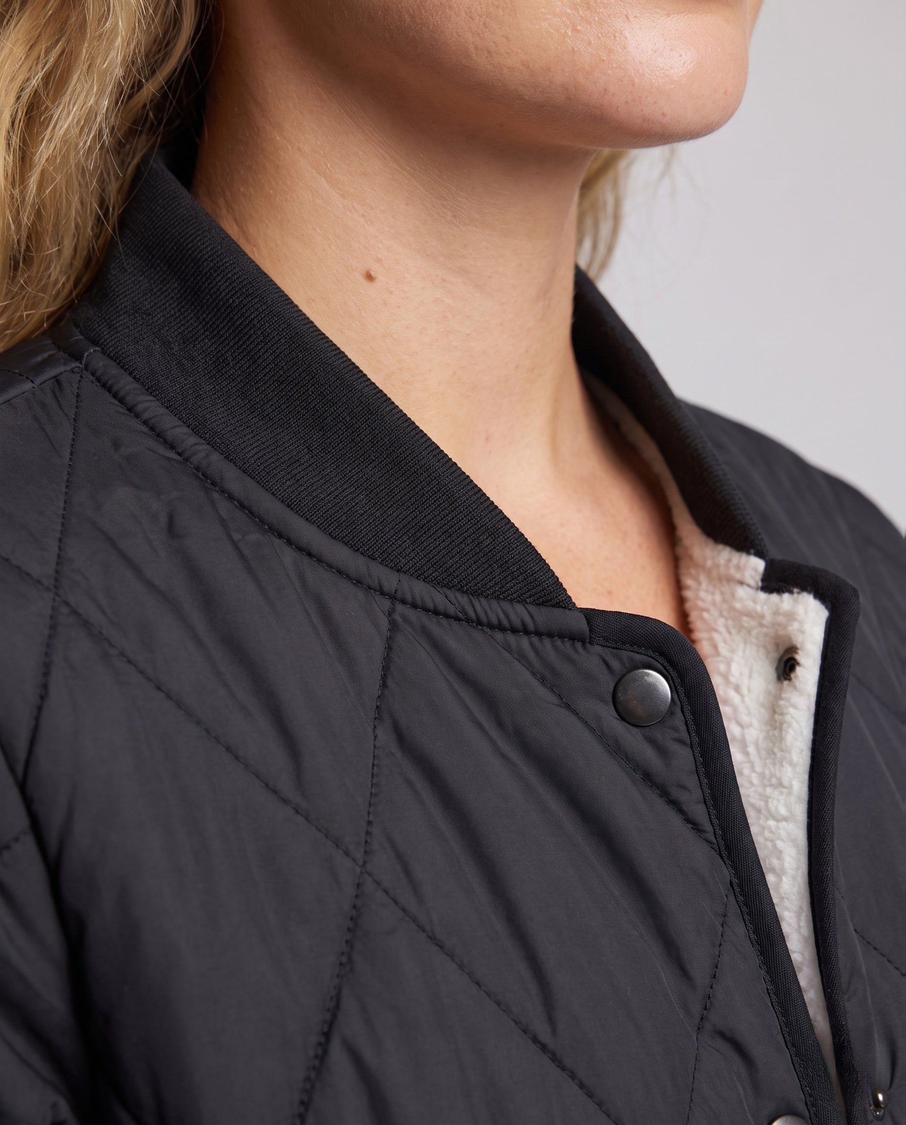 Product 15973082562890 - close_up_detail