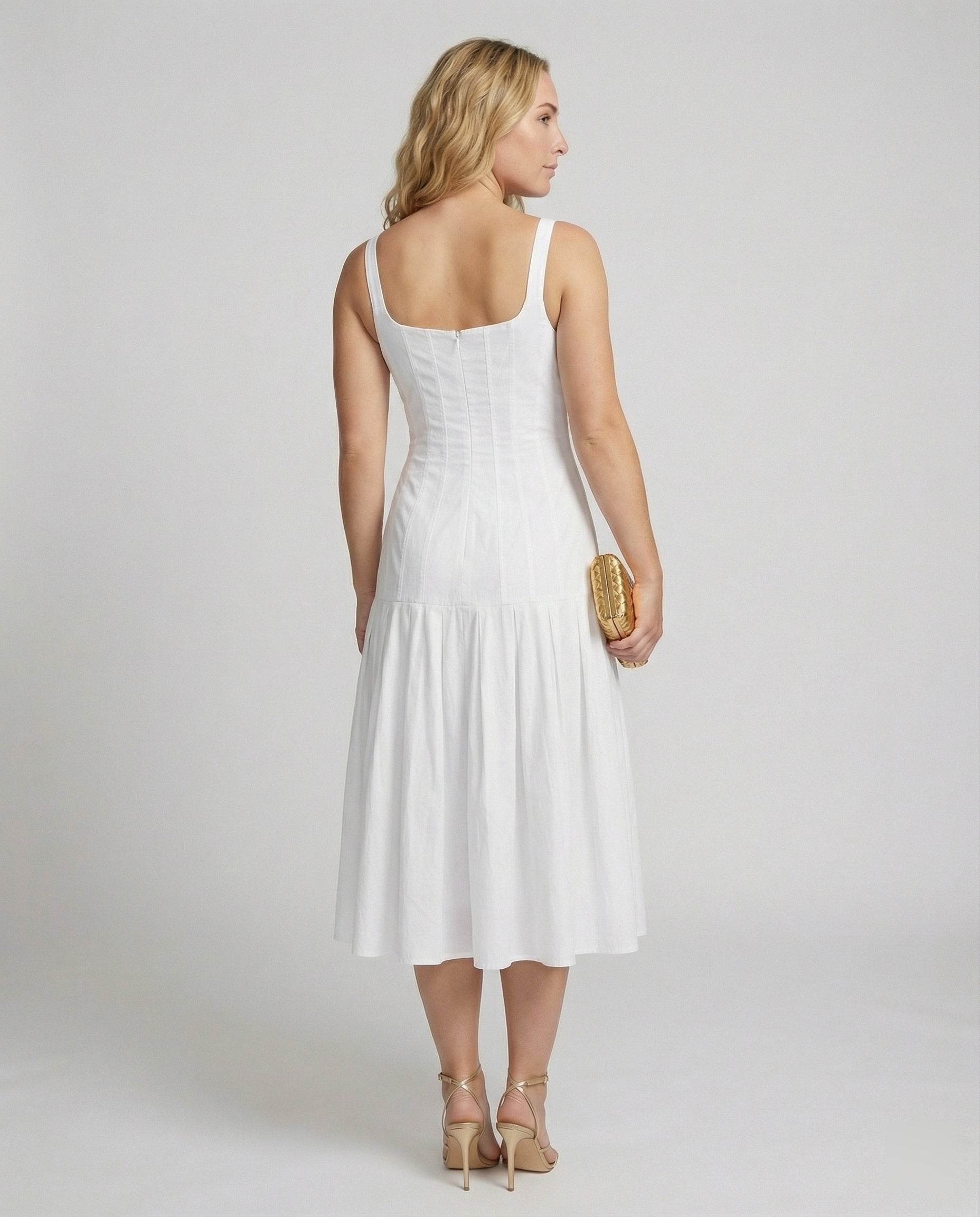 Women's mid dress with elegant cut