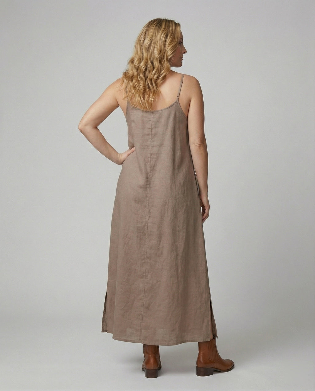 Women’s maxi dress with casual V-neckline and side pockets