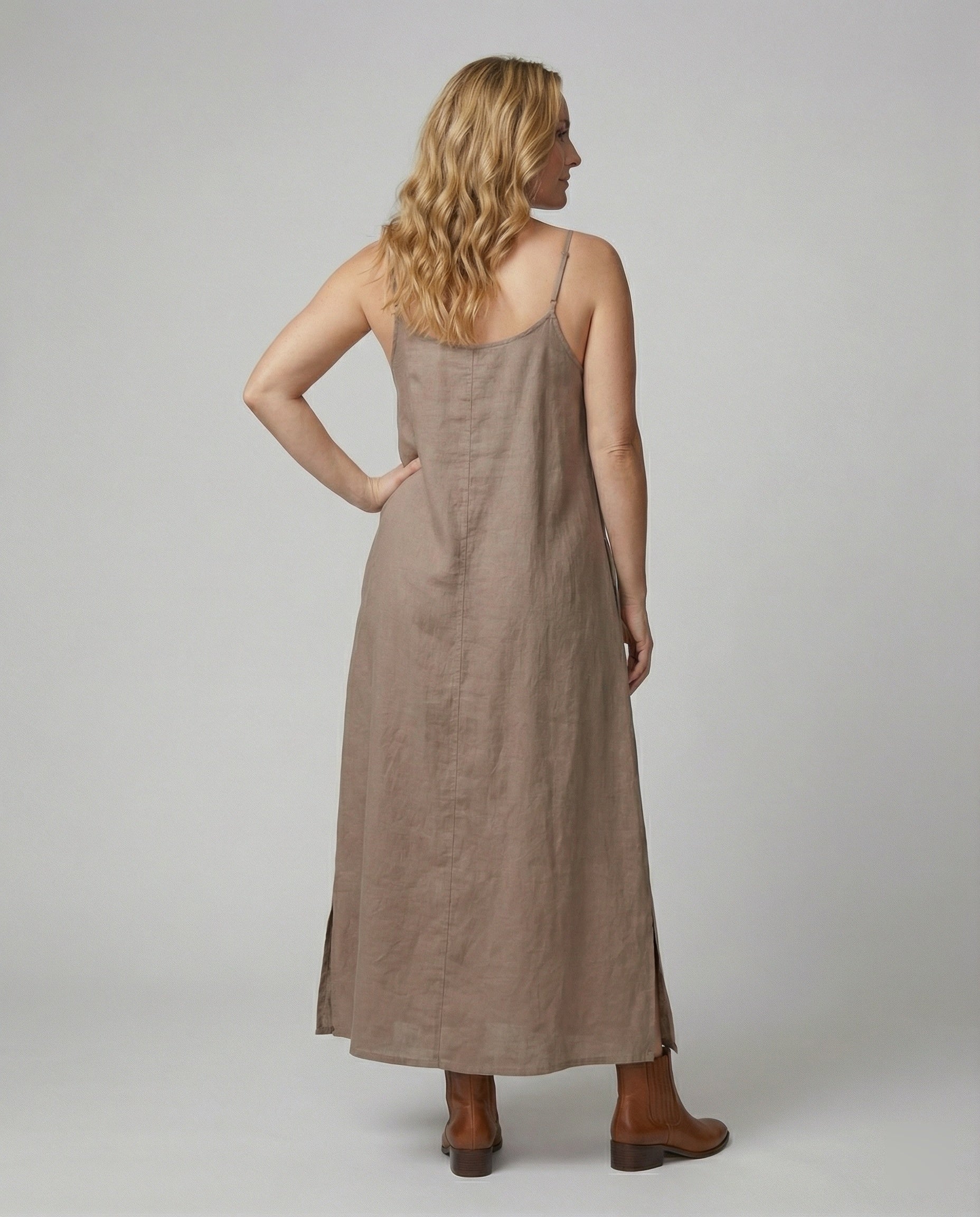 Women’s maxi dress with casual V-neckline and side pockets