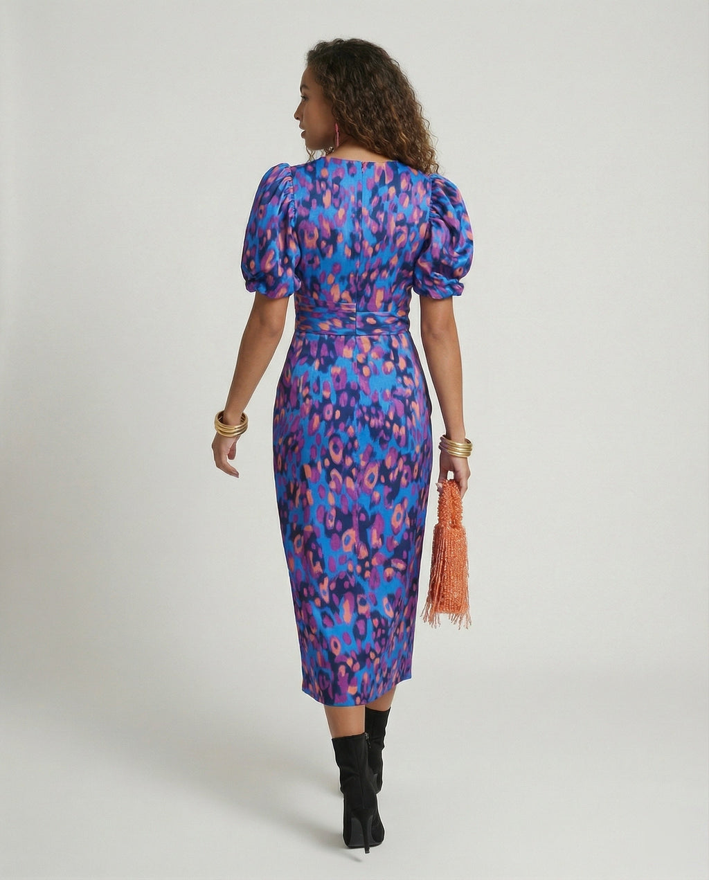 Women's evening dress with voluminous puff sleeves
