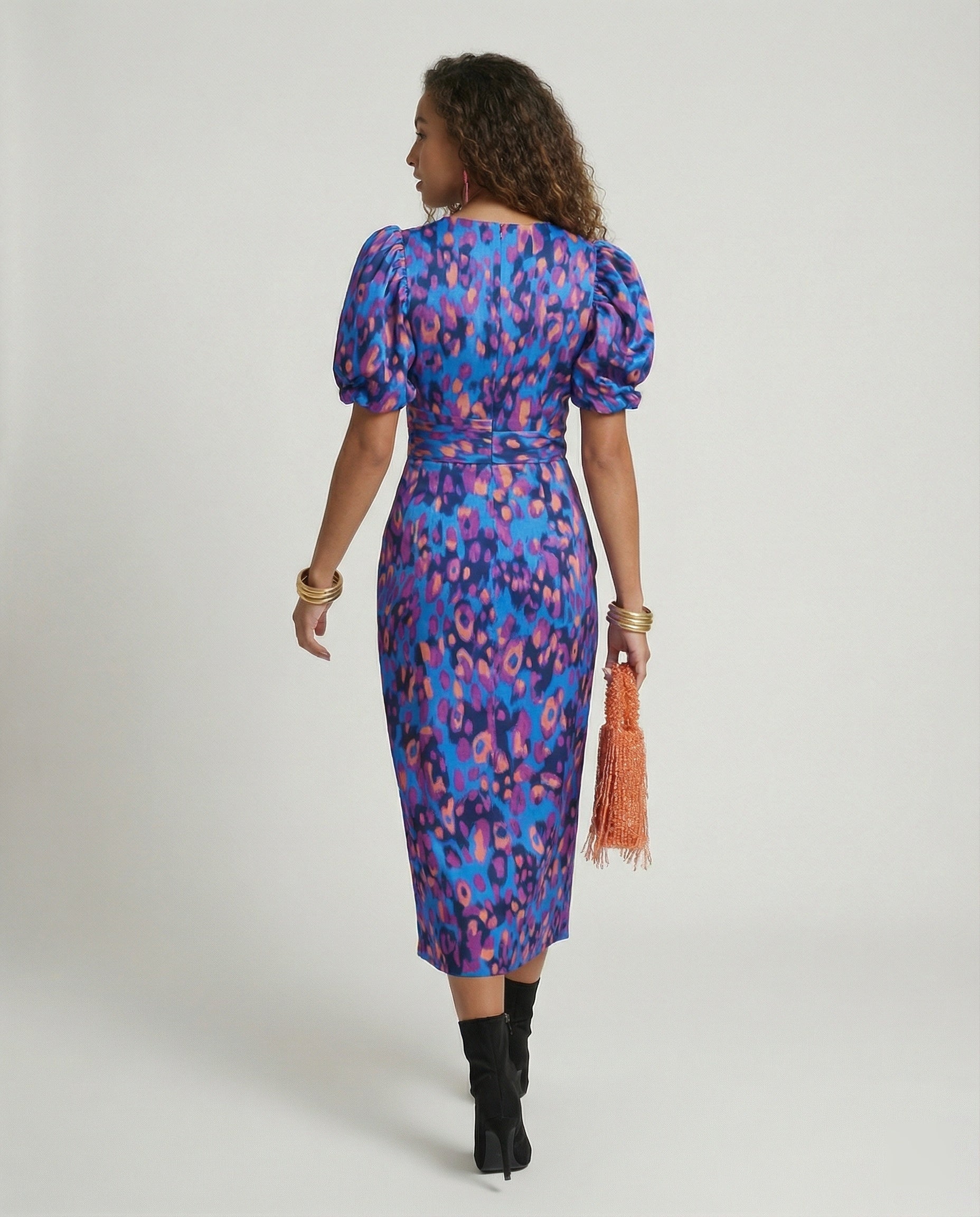Women's evening dress with voluminous puff sleeves