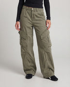 Women's wide cargo pants with a low waistband and large flap pockets Fashion Glam