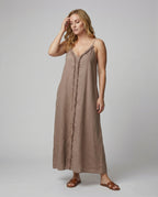 Women’s maxi dress with casual V-neckline and side pockets
