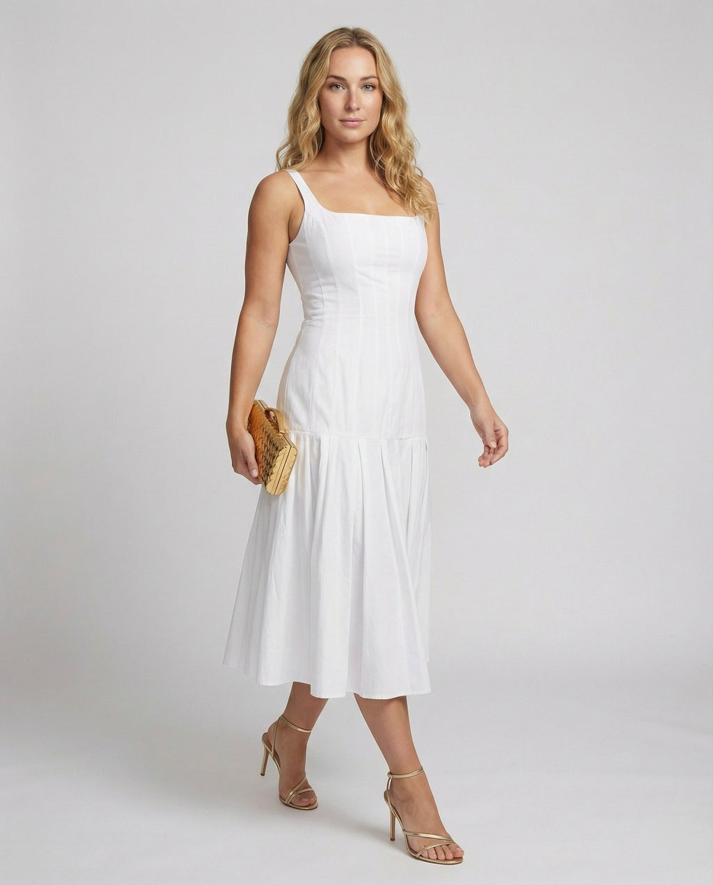 Women's mid dress with elegant cut