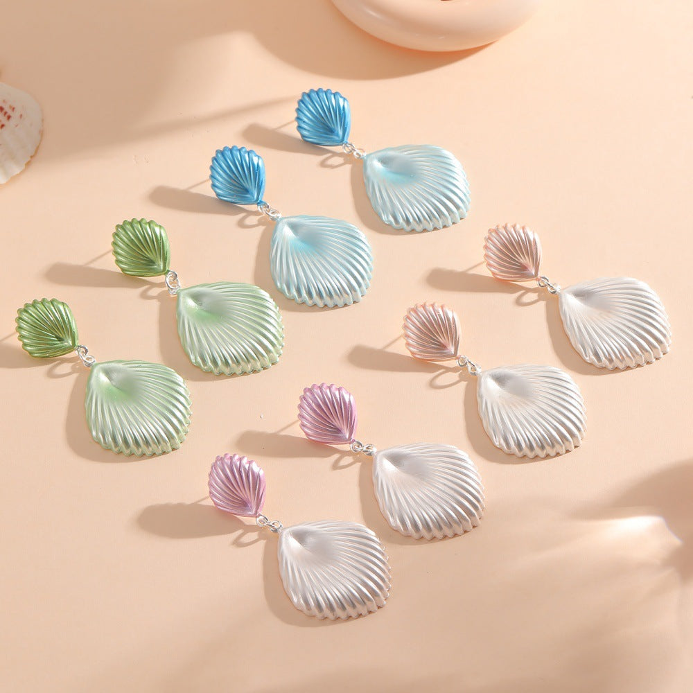Ladies Hanging Earrings in Elegant Shell Design Fashion Glam-Fashion Glam
