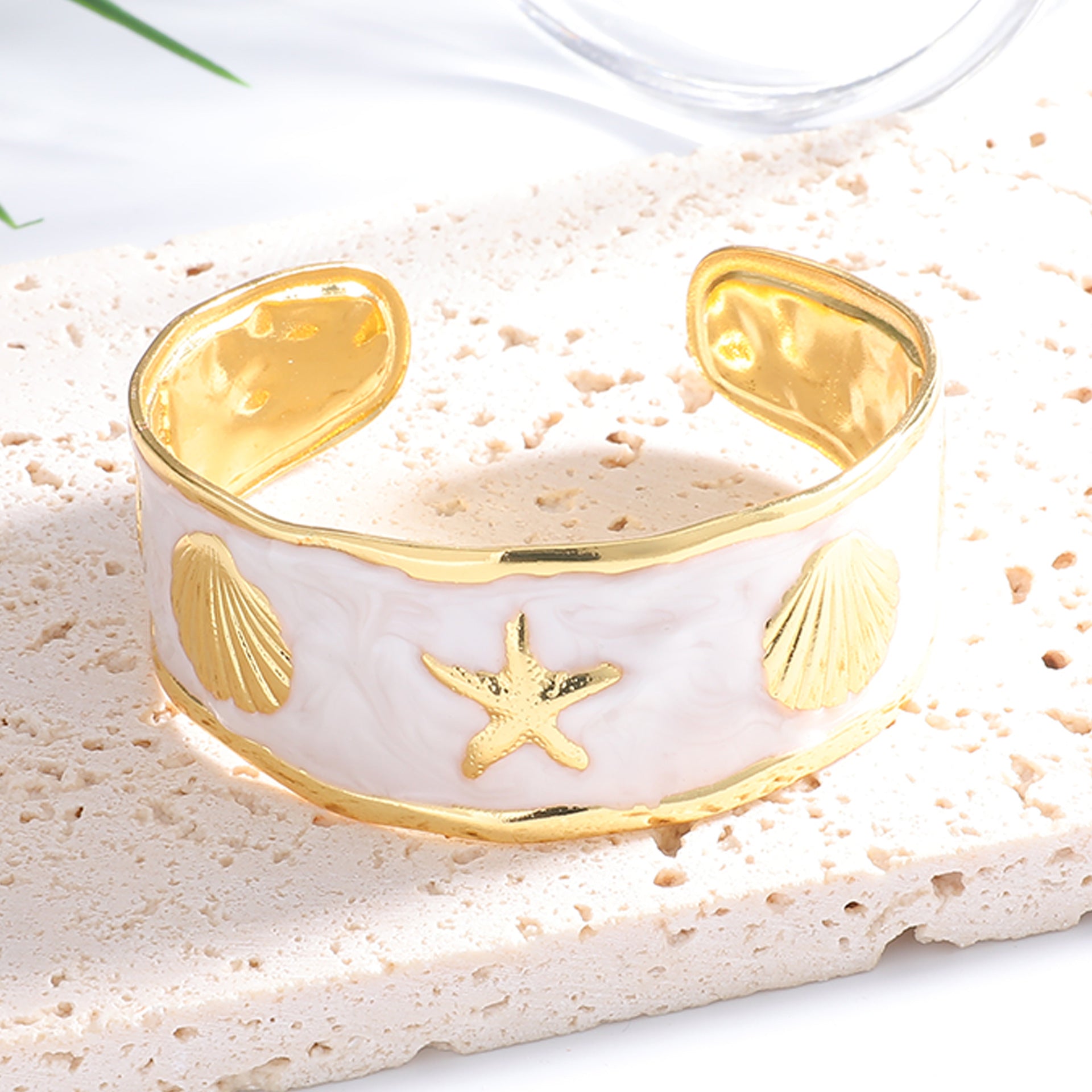 Women's Bangle with Maritime Shell and Starfish Design Fashion Glam-Fashion Glam