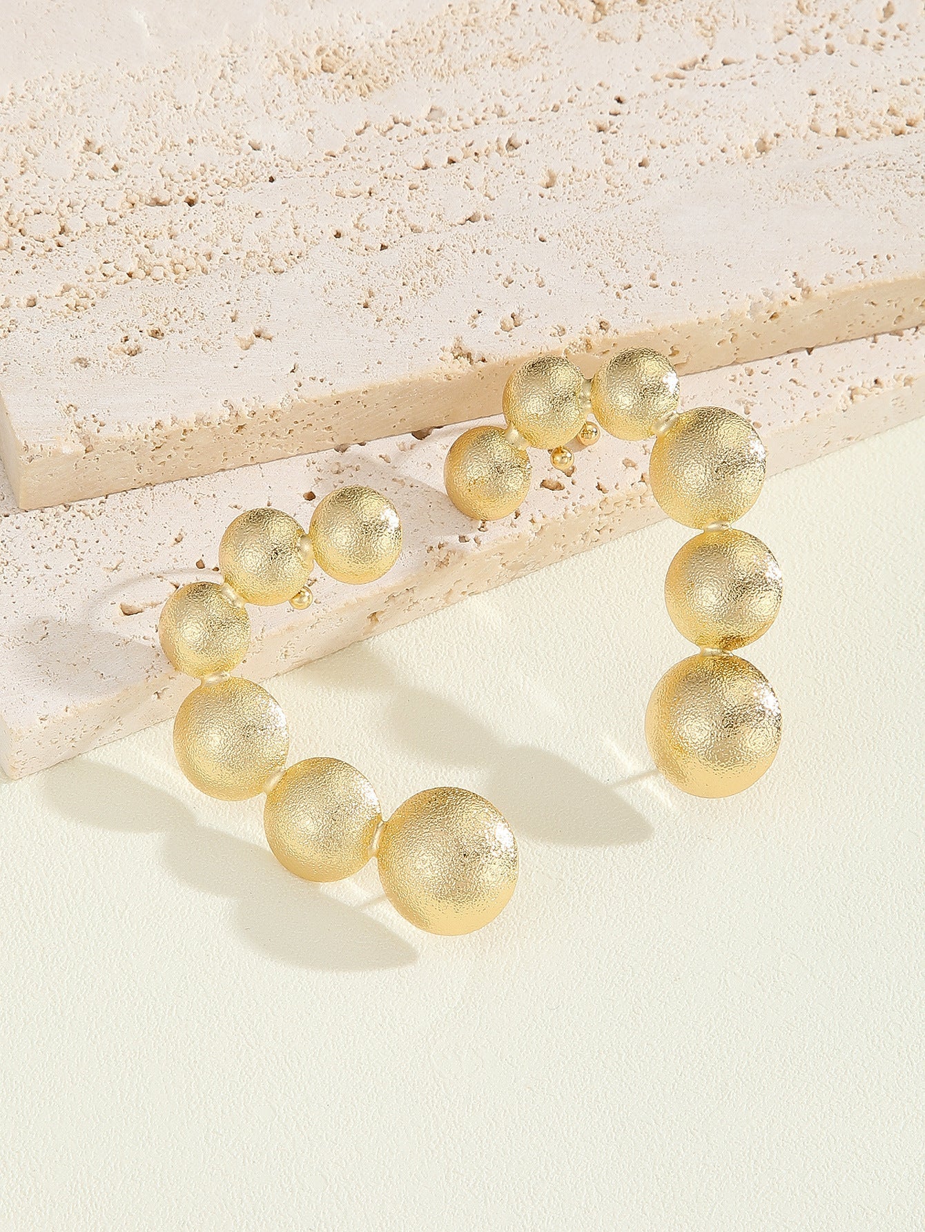 Women's bracelet with structured, golden beads Fashion Glam-Fashion Glam
