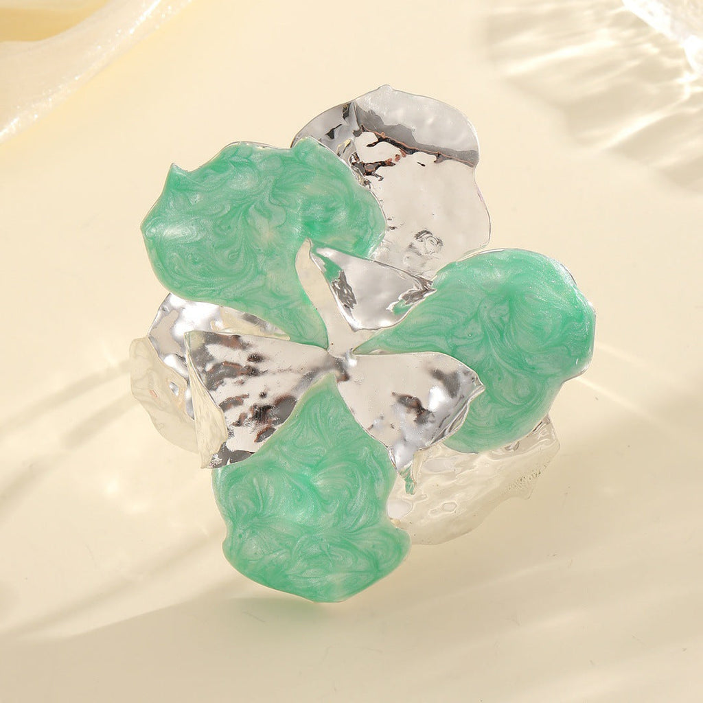 Women's flower-shaped ring made of shiny metal and high-quality epoxy resin Fashion Glam-Fashion Glam