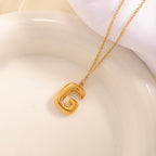 Women's necklace with curved letter pendant Fashion Glam-Fashion Glam