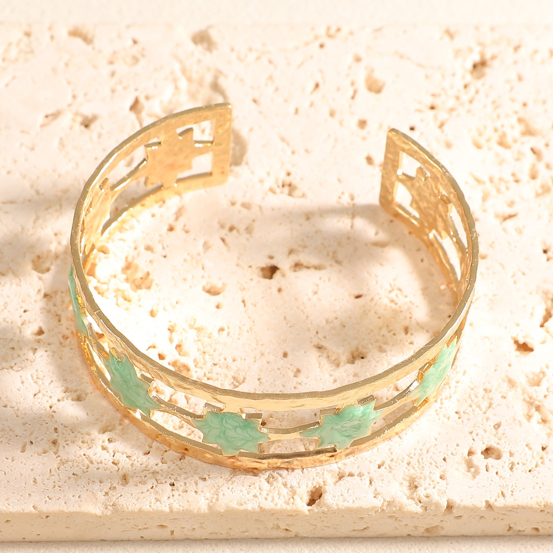 Women's Open Bangle with Elegant Leaf Design Fashion Glam-Fashion Glam